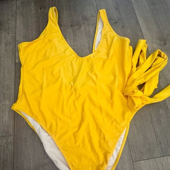 Boohoo Plus Tie Waist Swimsuit | Yellow | Size 22 | NWT - Picture 2 of 4